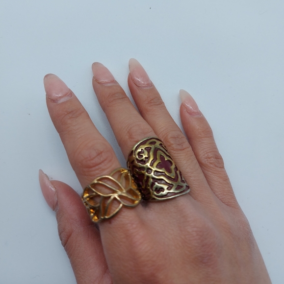 ⭐2 for $10⭐ Gold Burgundy ring set - Picture 3 of 3